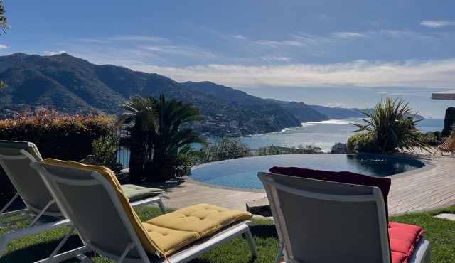 Sea Facing Home - Pool, Jacuzzi, Chef's Kitchen, Outdoor Dining, Bbq/pizza