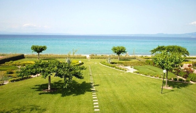 SEA FRONT LUXURY