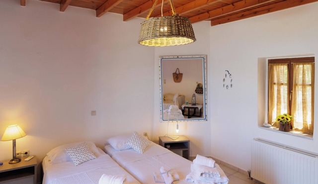 Sea front Maisonette for 8 in Neo Itilo