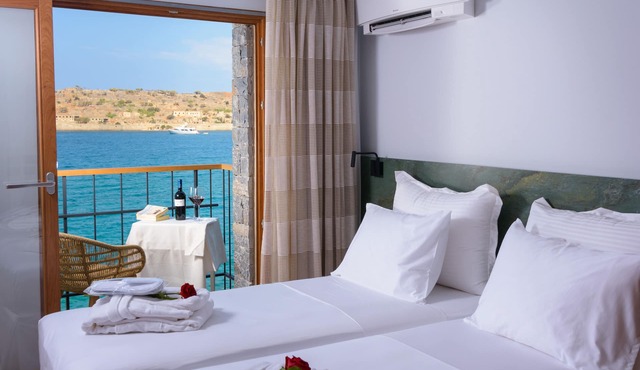 Sea Front Villa in Plaka