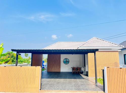 Sea & Sand House