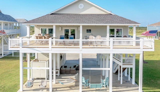 SEA SHIFT - Gorgeous, Gulf View - 3 Bedroom, Sleeps 9!