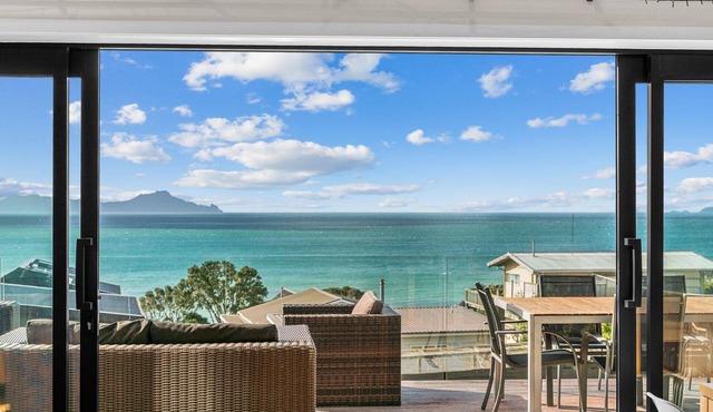 Sea Spray - Large modern, sunny holiday home with expansive decks and stunning views over Bream Bay