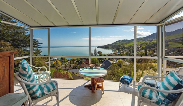 Sea Tide Views - A Hidden Gem Just Minutes from the City!