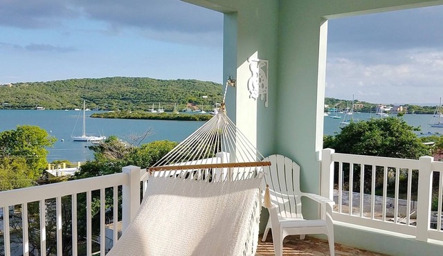 Sea Turtle Studio – Upscale Waterview Retreat, Stunning Sunrises & Full Kitchen!