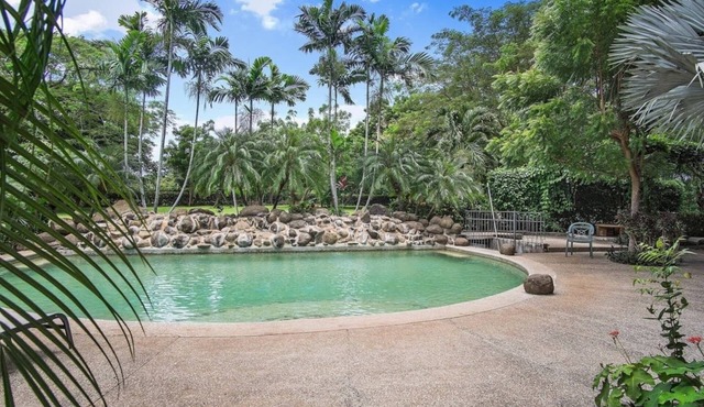 Sea Turtle Villa, 1 bedroom loft w pool near beach
