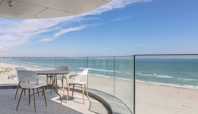 Sea View 2 bedroom Apartament located in Mamaia Nord
