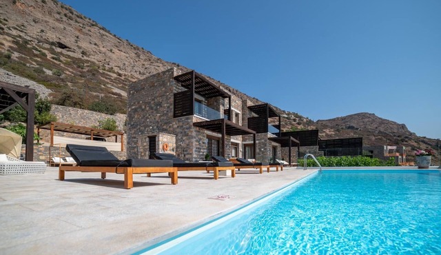 Sea View 5 bdr Villa with a heated pool hamam & access to private beach
