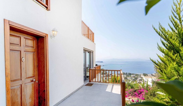 Sea View Flat with Terrace 3 min to Beach