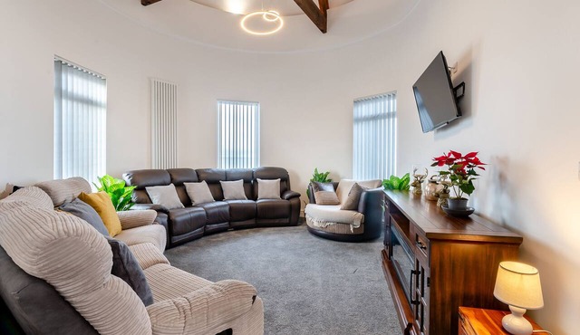Sea View Penthouse - Regency Mansion