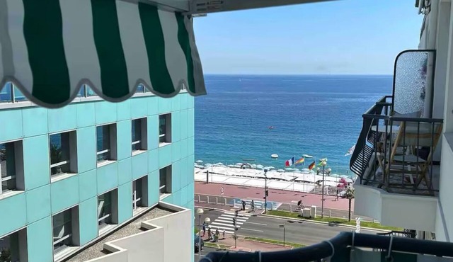SEA VIEW STUDIO 50M FROM THE PROMENADE AND BEACHES