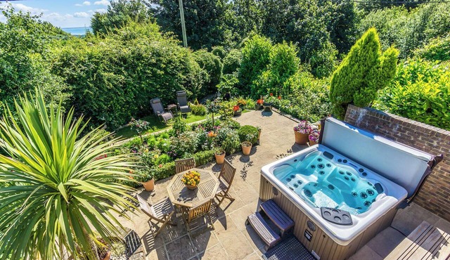 Sea View Studio Flat with heated indoor pool & spa, countryside location