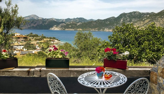 Sea View Studio w Pool and Balcony 5 min to Beach
