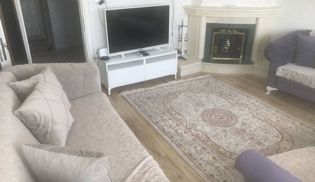 Sea view terrace, easy access to central places..
