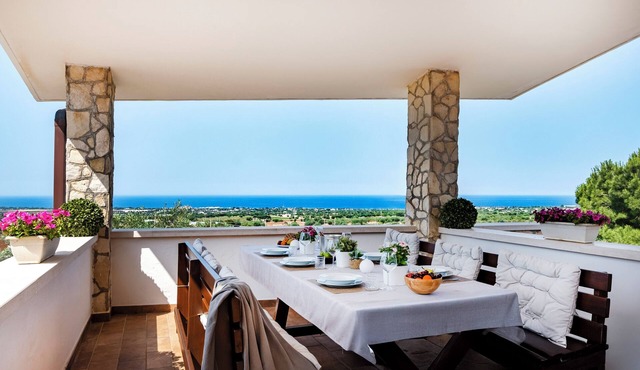 Sea view villa, 3 km from sea and town, private pool, playground