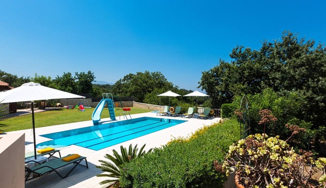 Sea views, full privacy, 6.5km to sandy beach, playground!