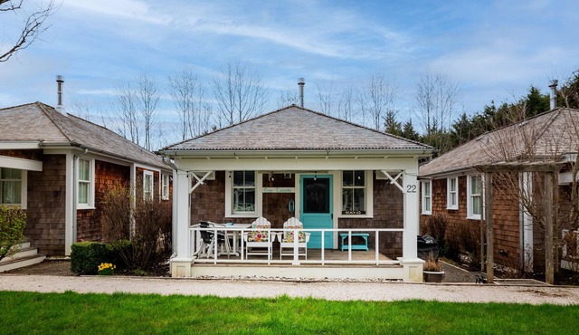 Seabrook's Cape Escape a cozy 2-bedroom home with a covered porch!