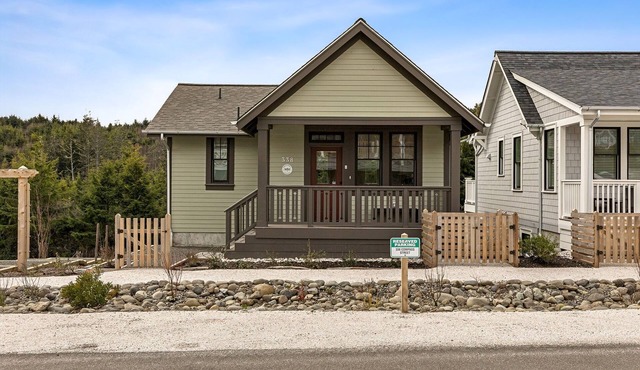Seabrook's Dragonfly Landing: Hot Tub & Dog Friendly!