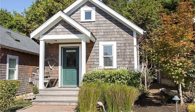 Seabrook's The Evergreen Cabin: Dog Friendly