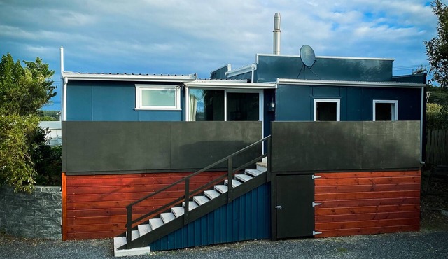 Seabury Lookout – Elevated Bach Living with Expansive Outlooks