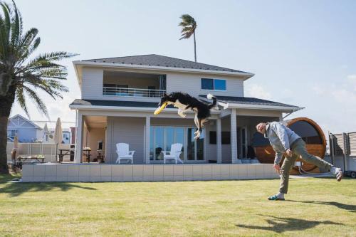 SEADINERS Beachfront Villa 99