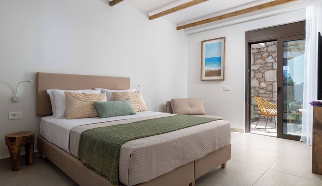 Seaesta Villas - Luxurious Newly Built Villa with Private Pool & Sea View.