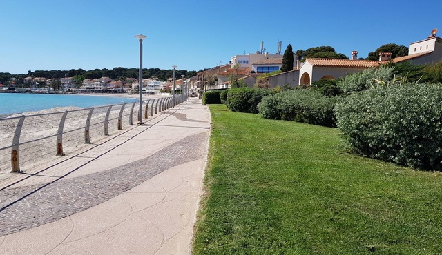 Seafront apartment