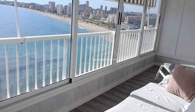 Seafront apartment on the last and fifteenth floor with incredible view