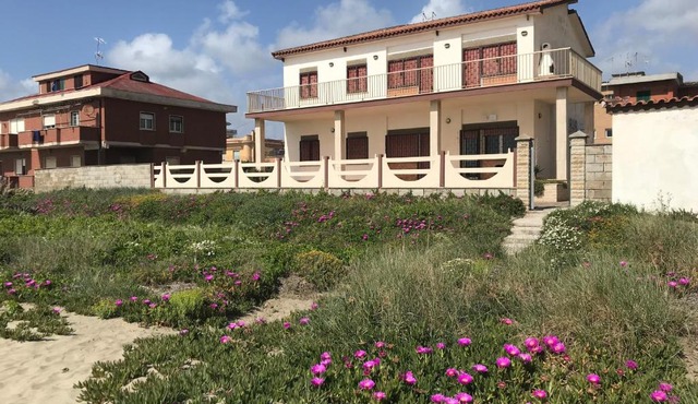 Seafront apartment in Villa , near Rome