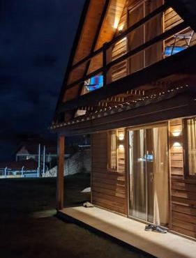 Seafront cabin in a private area