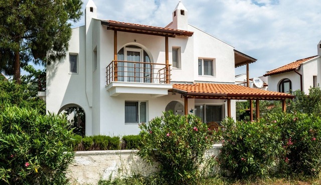 Seafront Duplex Villa With Garden in Ayvalik