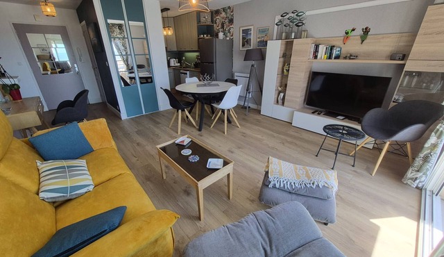 Seafront Apartment with Balcony, Near Saint-Brevin-les-Pins Center