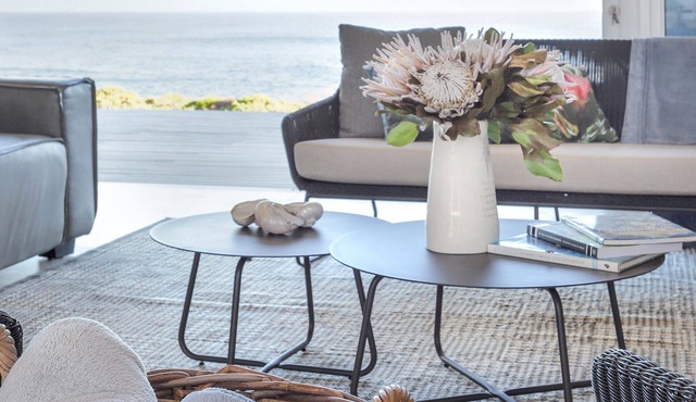 Seafront home with breathtaking views. Cape Town tourist attractions nearby