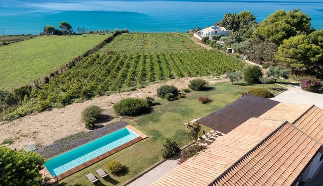 Seafront house between Menfi and Selinunte 3 bedrooms and 3 bathrooms
