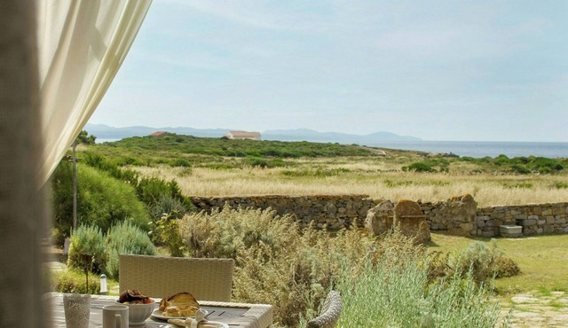 Seafront house with sea access at San Pietro