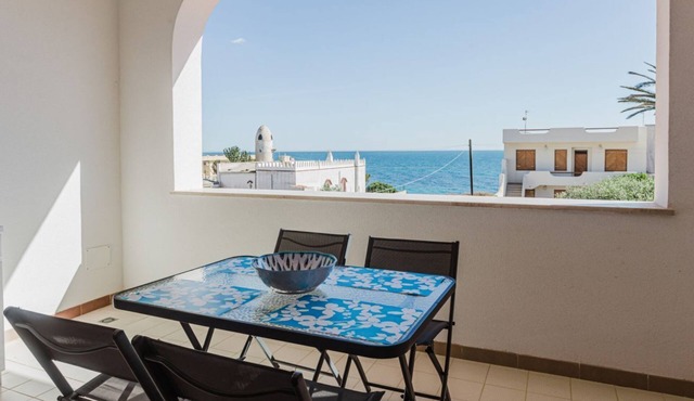 Seafront Villa (Acquazzurra Sea Home)