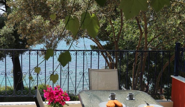 Seafront Loft in Akti Elia