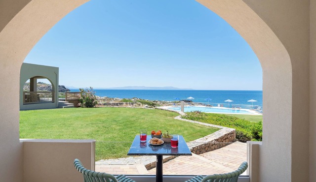 Seafront luxury apartment with amazing sunset view 3