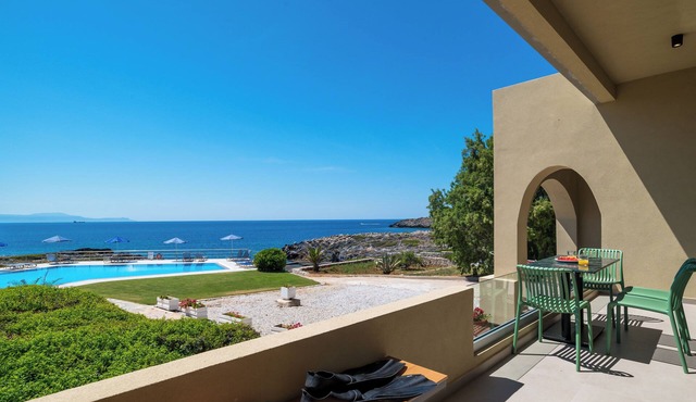 Seafront luxury apartment with amazing sunset view 2