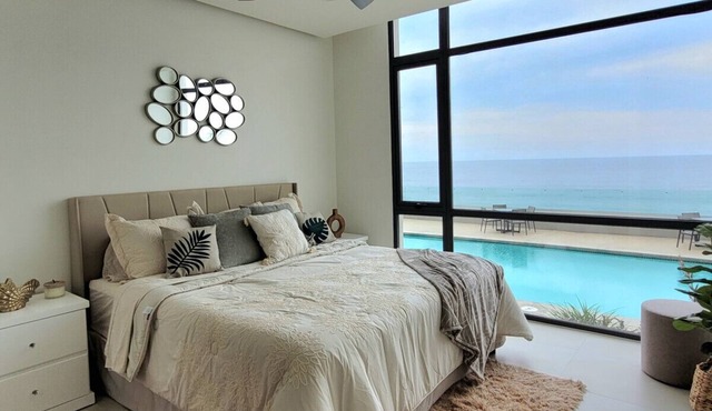 Seafront Luxury Seaside Condo + Pool & Jacuzzi