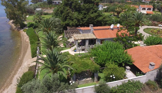 Seafront Luxury Villa w/5-en/suite BR & BBQ