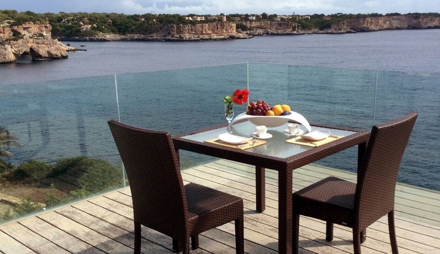 SEAFRONT MODERN VILLA, incredible view, nice sand beach in few steps, free WiFi