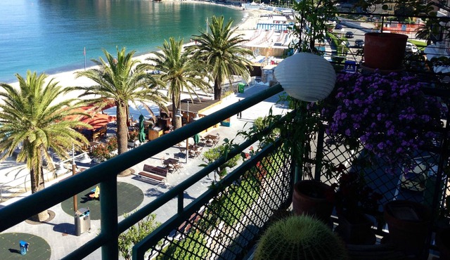 Seafront rentals 9beds