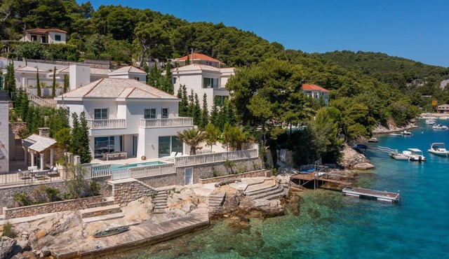 Seafront Selca Villa | 4 Bedrooms | Villa Brac Pristine | Private Infinity Pool & Stunning Sea Views | Brac