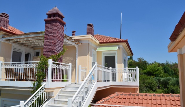 Seafront Studio on a Long Sandy Beach, Geomare Holiday Homes 1st Floor Lito No 7