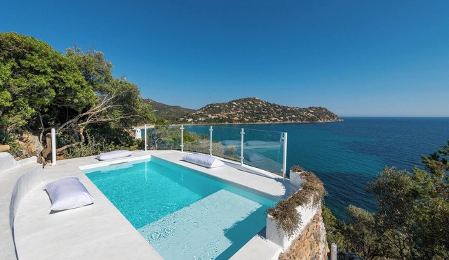 Seafront Villa "Bianca" in Torre delle Stelle, heated pool, A/C, Wi-Fi, parking
