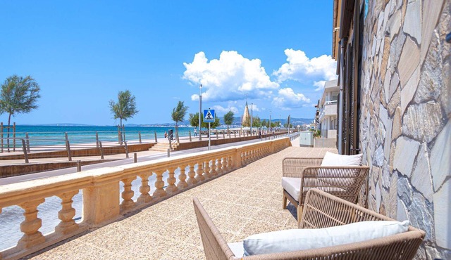 Seafront villa first line in Palma (Molinar)