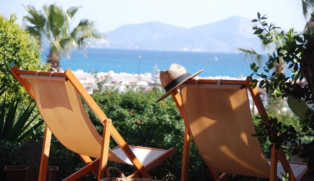 SEAFRONT VILLA IN ATHENS RIVIERA