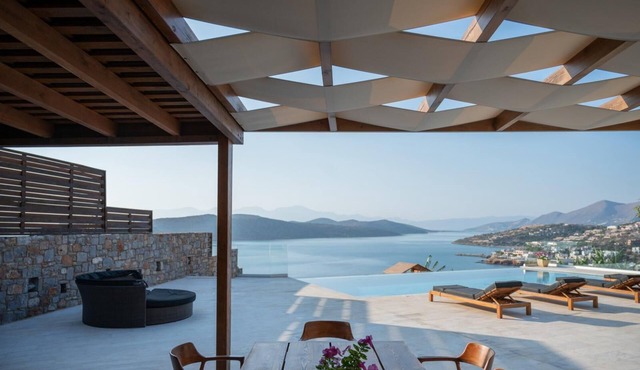 Seafront Villa with a heated pool Unique location