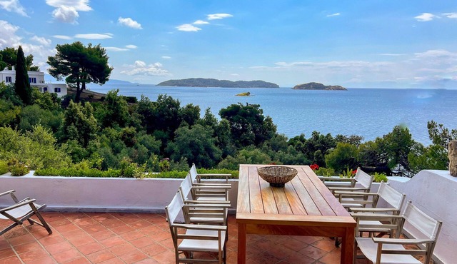 Seafront Villa with amazing view just 30 meters from semi-private beach